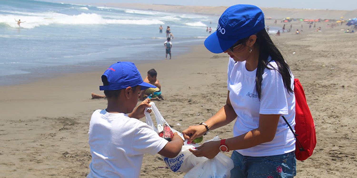 UPAO vuelve con Playas Limpias 2023 - La finalidad es continuar sensibilizando y educando a los veraneantes sobre el correcto desecho de residuos en las playas.